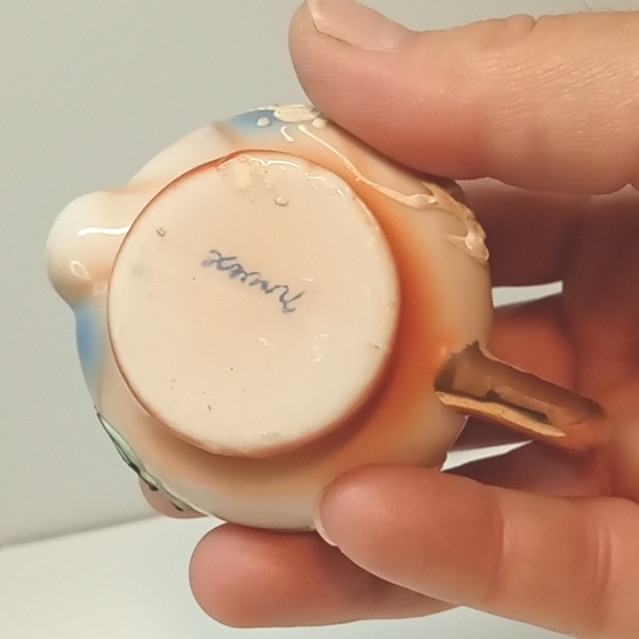 Vintage dragonware moriage teacup and teapot with wooden display. No flaws - Picture 5 of 8